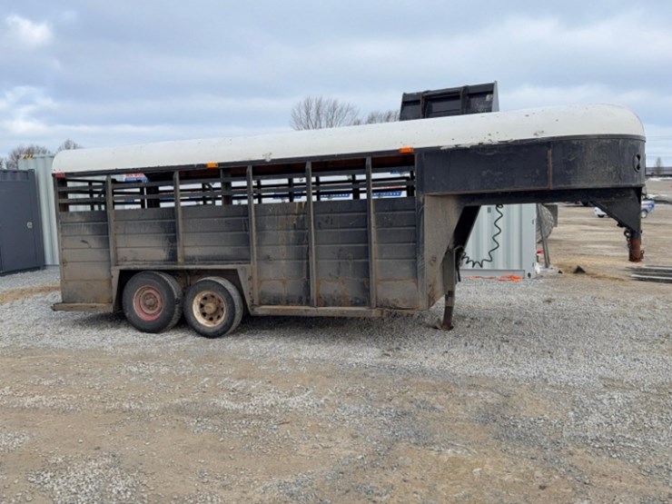 16'-gooseneck-livestock-trailer,-tandem-axle-image-1
