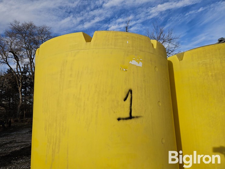 3000-gal-poly-liquid-holding-tanks-image-17