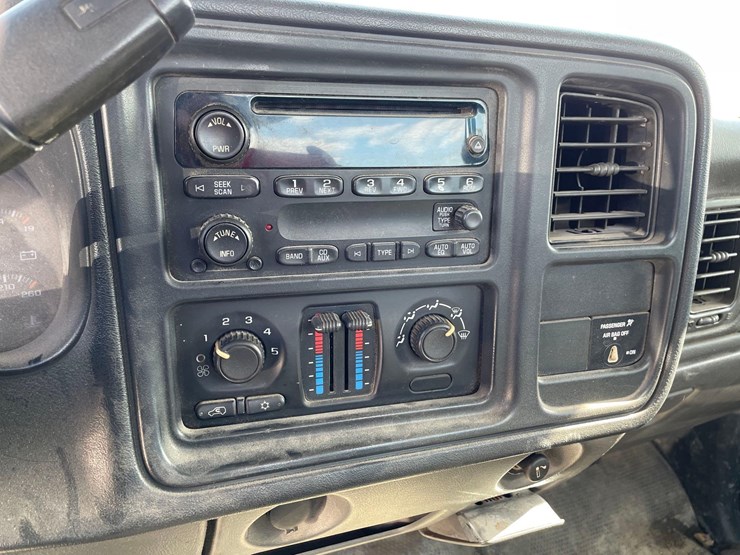 2007-chevrolet-3500-image-18