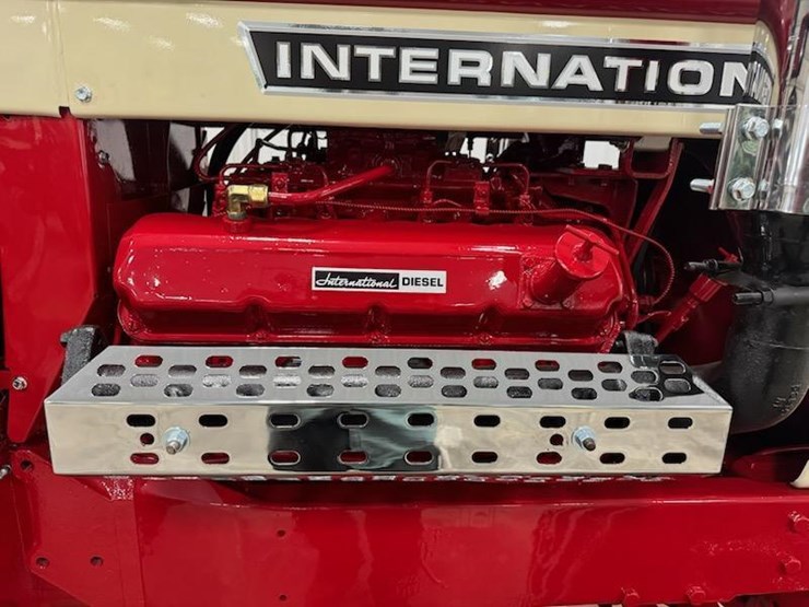 tag-#-,-1974-ih-1568-v8-diesel-tractor*-image-5