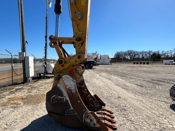 2022-caterpillar-320-image-14