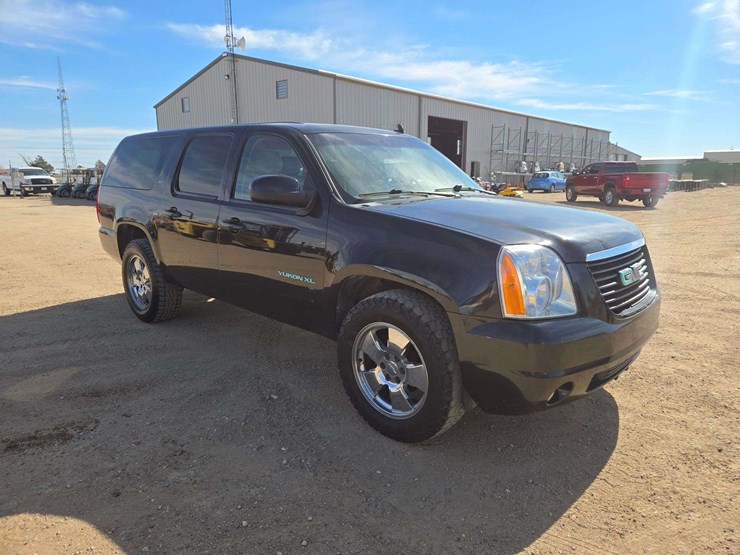 2011-gmc-yukon-xl-image-2