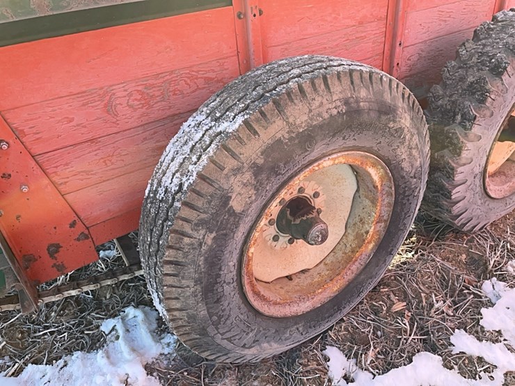 tag-#502,-ni-tandem-axle-manure-spreader-image-11
