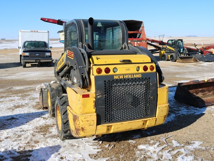 new-holland-l220-image-6