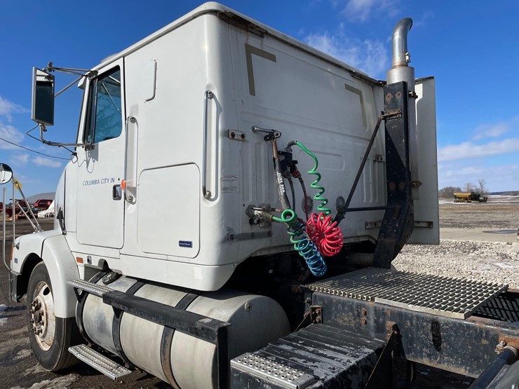 tag-#442,-1993-volvo-semi-tractor-image-4