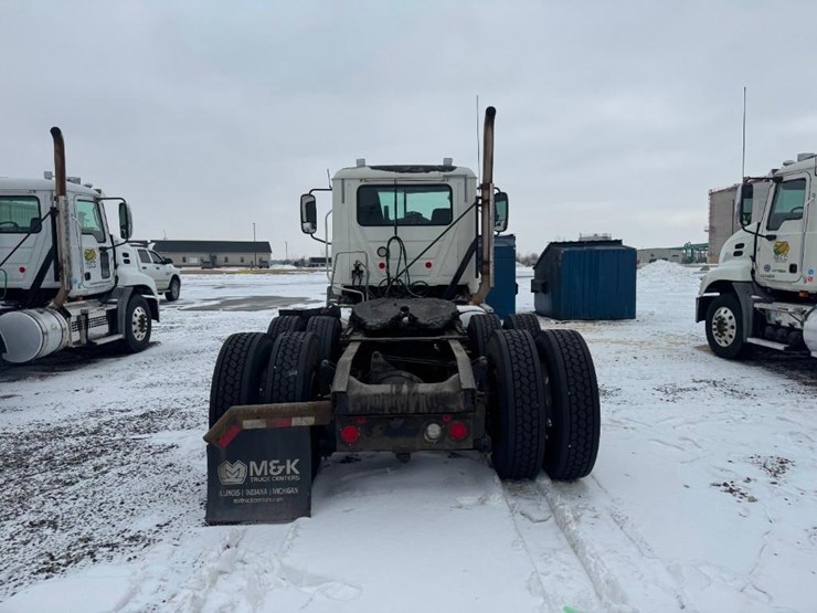 2018-mack-cxu613-day-cab-image-7