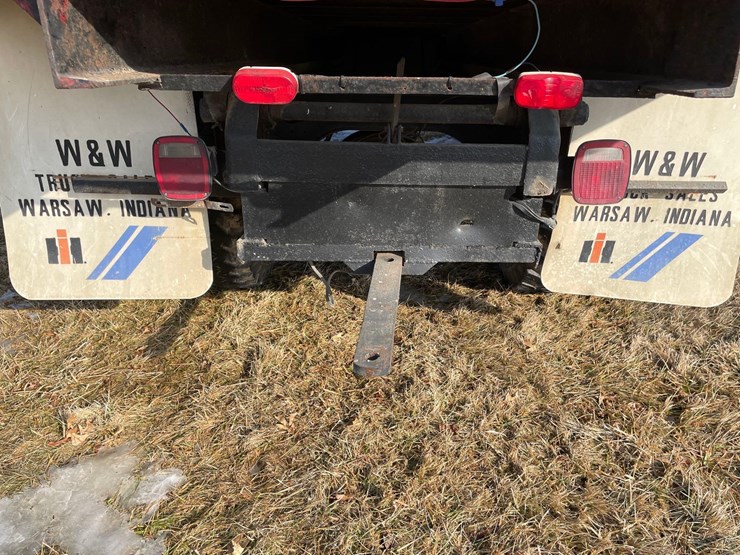 tag-#23,-1982-ih-1754-grain-truck-image-9