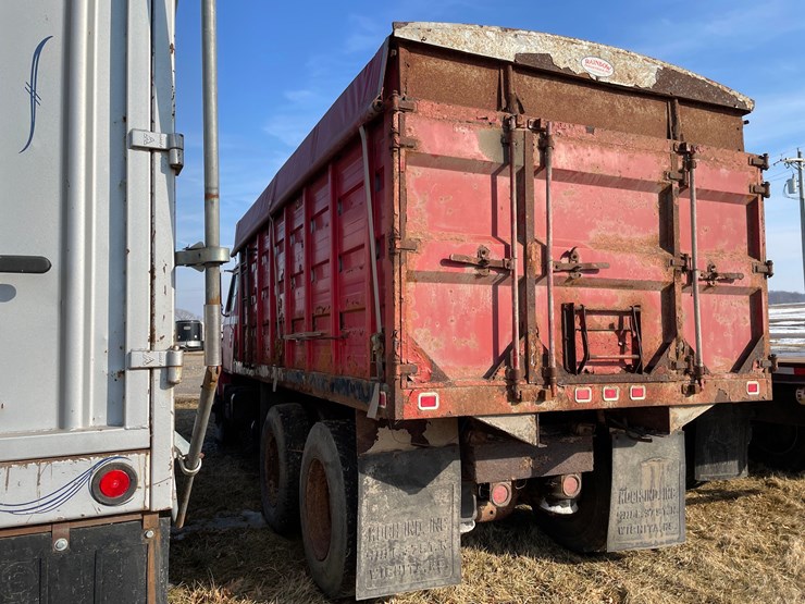 tag-#322,-1978-ih-grain-truck-image-11