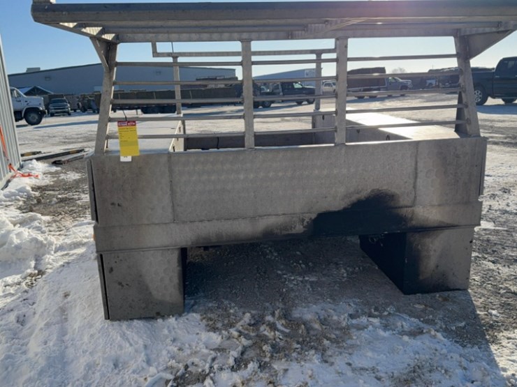 8'-8"-aluminum-truck-bed-with-ladder-rack,-spare-tire-image-11