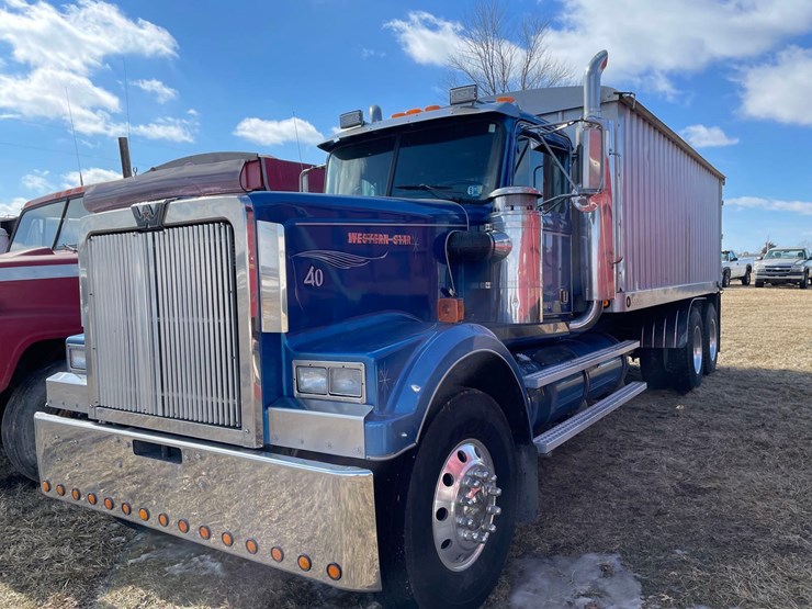 1996-western-star-4900-image-1