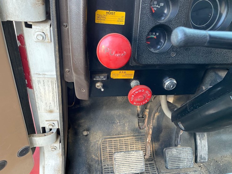 tag-#23,-1982-ih-1754-grain-truck-image-19