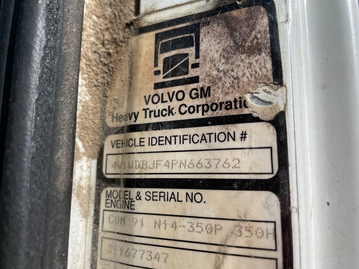 tag-#442,-1993-volvo-semi-tractor-image-19