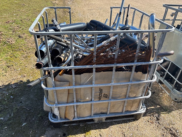 #32927-•-container-of-harley-davidson-exhaust-and-handle-bars-image-2