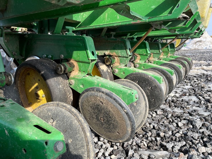 john-deere-7000-image-10