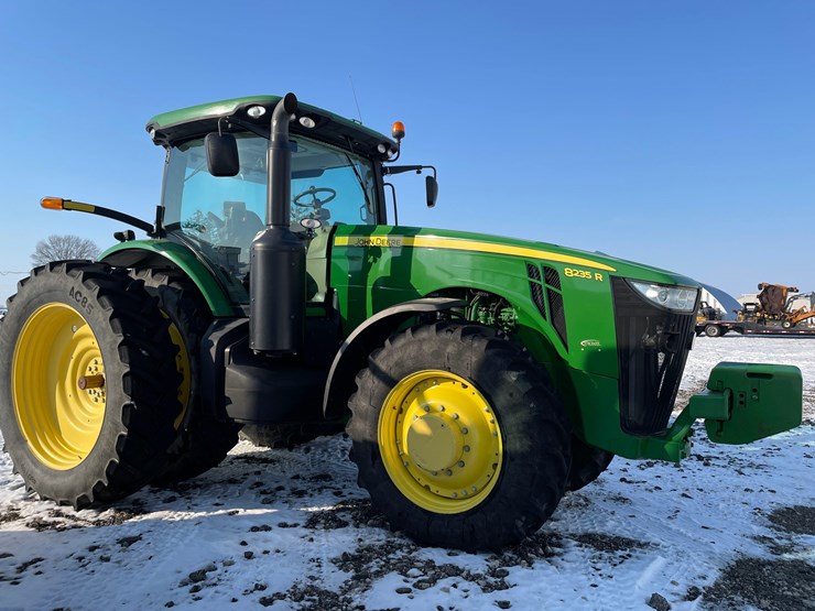 2012-john-deere-8235r-image-15