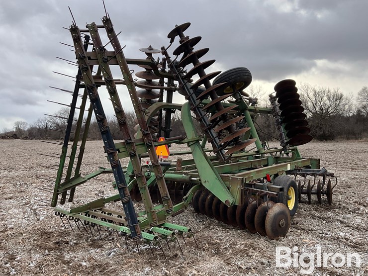 john-deere-235-image-5