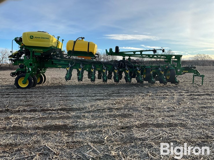 2024-john-deere-1775nt-image-4