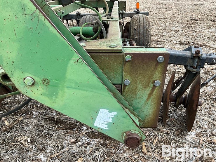 john-deere-235-image-19