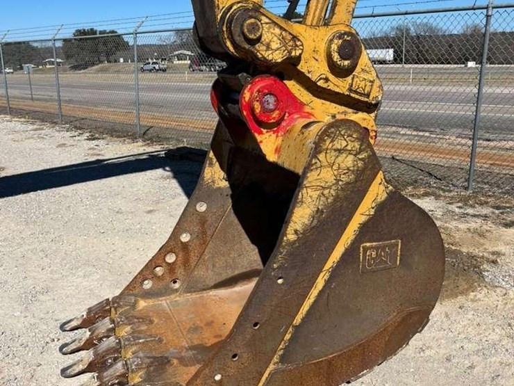 2019-caterpillar-320-image-13