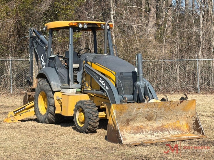 2020-deere-310l-ep-image-1