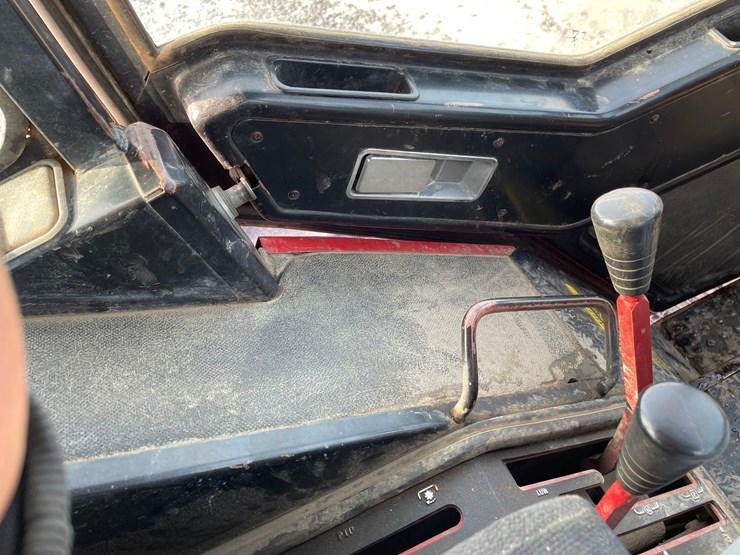 tag-#320,-1981-ih-1586-tractor-image-24