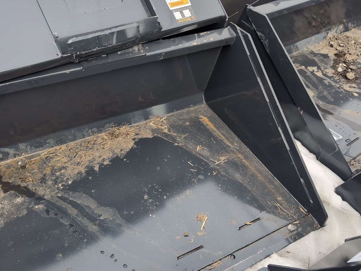 (1)-wolverine-72"-skid-steer-track-duty-bucket-tdb-11-72w-image-3