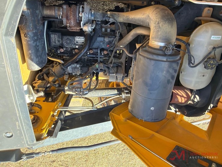 2020-deere-310l-ep-image-27