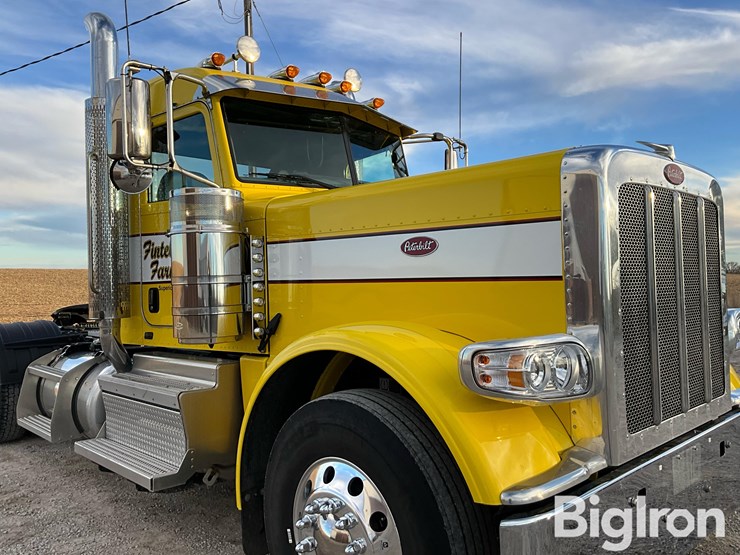 2024-peterbilt-389-image-10