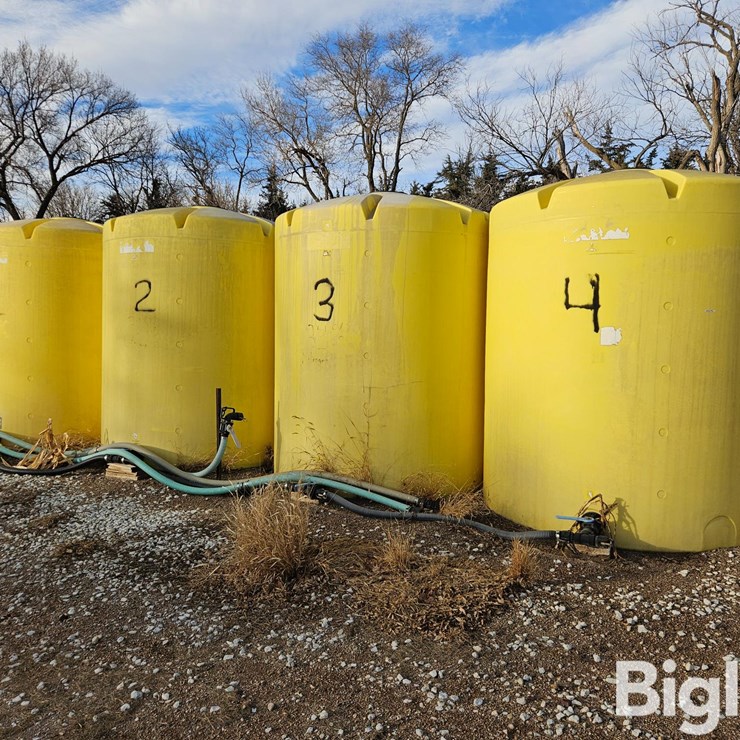 3000-Gal Poly Liquid Holding Tanks