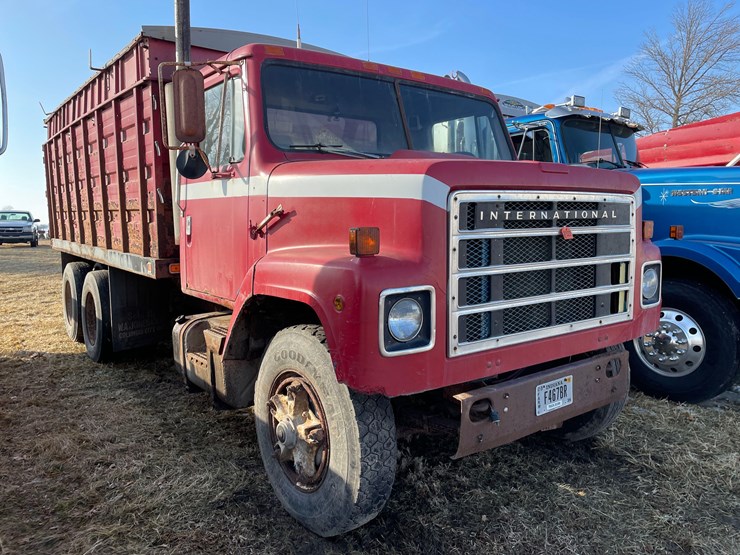 tag-#322,-1978-ih-grain-truck-image-21