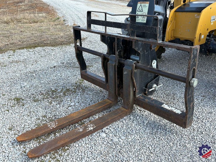 2019-caterpillar-tl642d-image-22