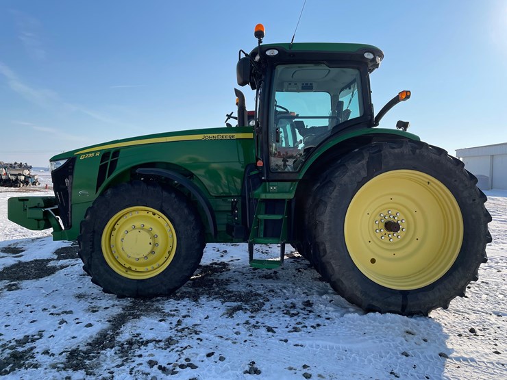 2012-john-deere-8235r-image-5