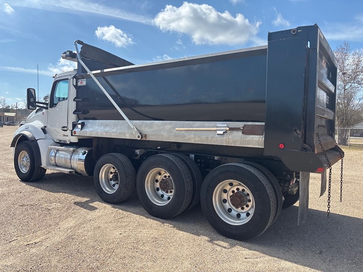 2023-kenworth-t880-image-4