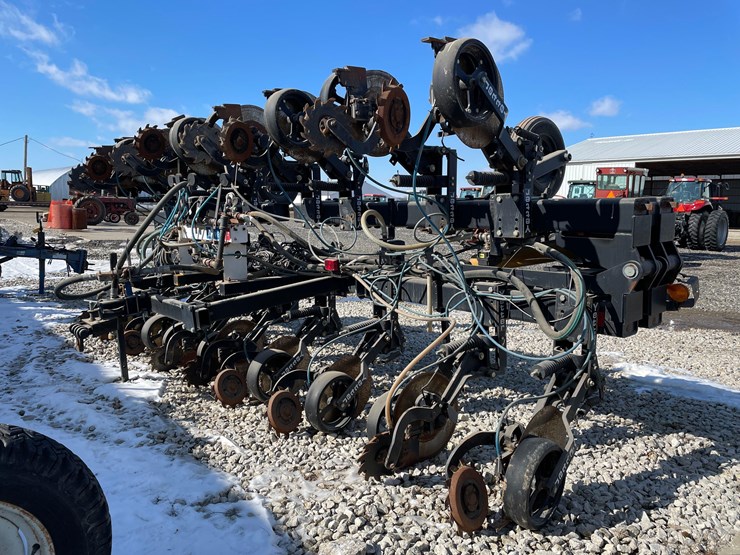 tag-#422,-45'-yetter-high-speed,-nh3-bar-image-16