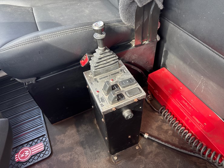 2024-kenworth-t880-image-11