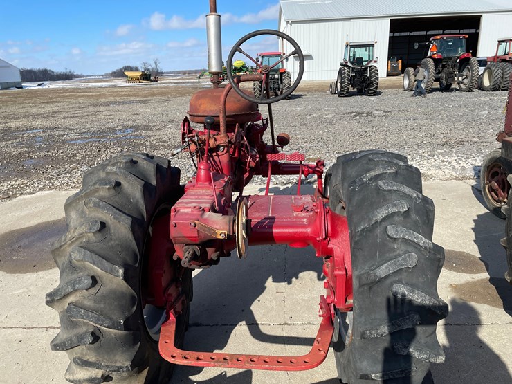 tag-#353,-farmall-130-tractor-image-11