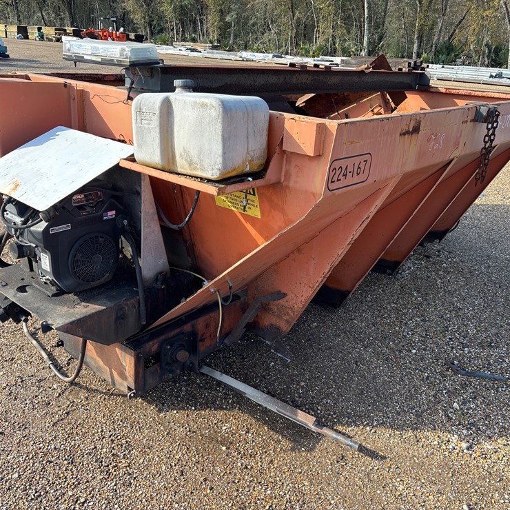 #2581 • 6.3 YDS WARREN SALT SPREADER | PARTS OR REPAIR