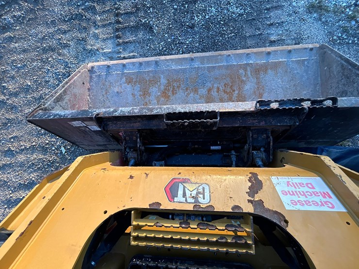 2022-caterpillar-299d3-image-13