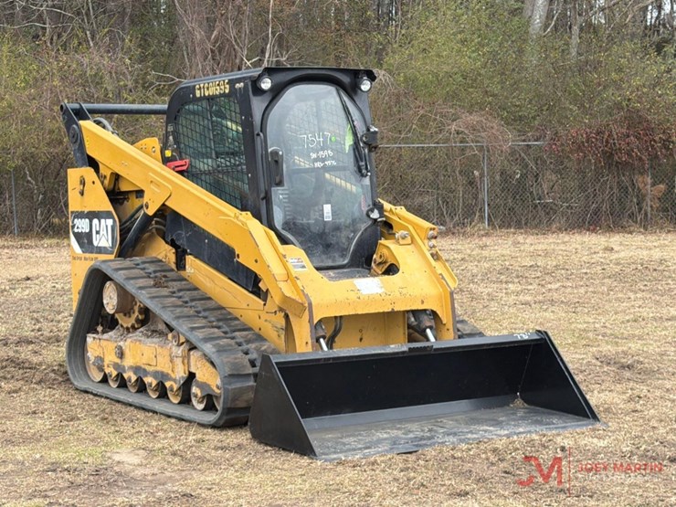 2015-caterpillar-299d-image-1