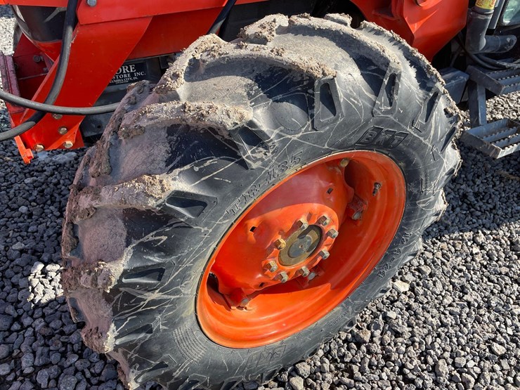 2003-kubota-m9000dtc-image-4