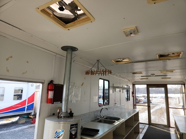 loadmaster-28'-kitchen-trailer,-enclosed,-tandem-axle,-windows,-water-heater,-counters,-sink-image-12