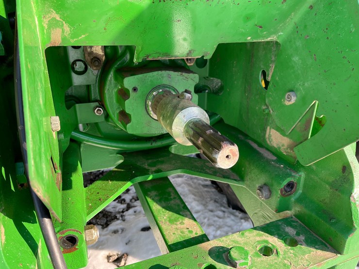 2012-john-deere-8235r-image-10
