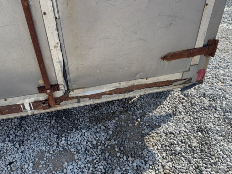 united-cargo-10'-trailer-sn#56jte1022ea134773,-tandem-axle,-ladder-hooks-on-side-image-12