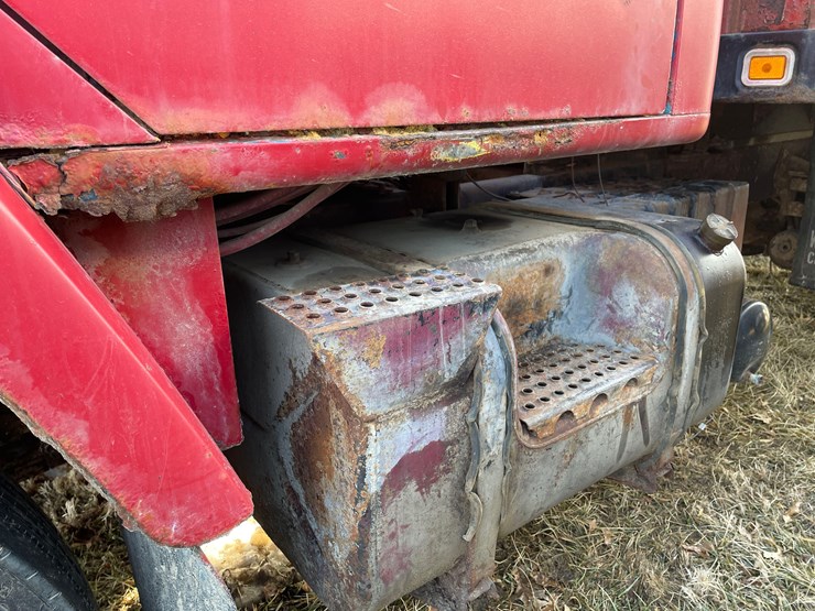 tag-#322,-1978-ih-grain-truck-image-6