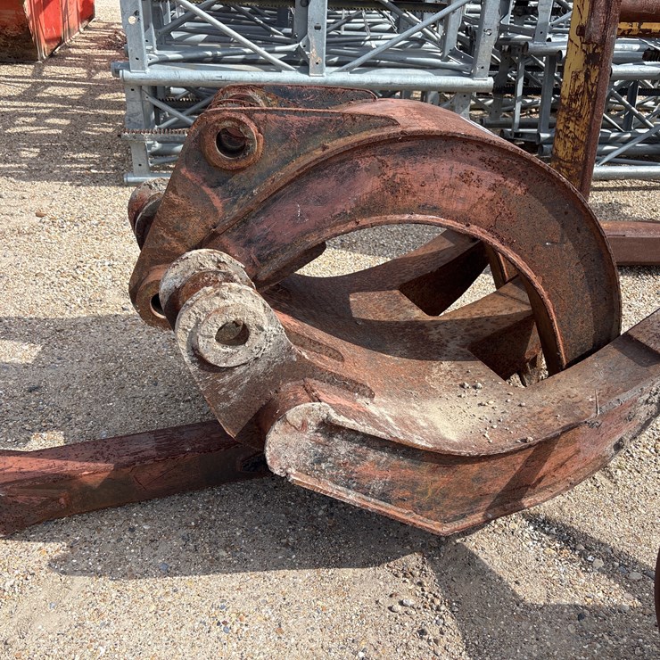 #2772 • EXCAVATOR GRAPPLE ATTACHMENT