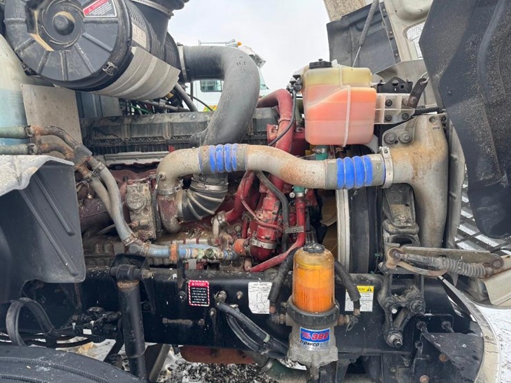 2018-mack-cxu613-day-cab-image-10