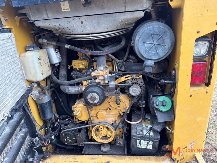 2015-caterpillar-299d-image-15