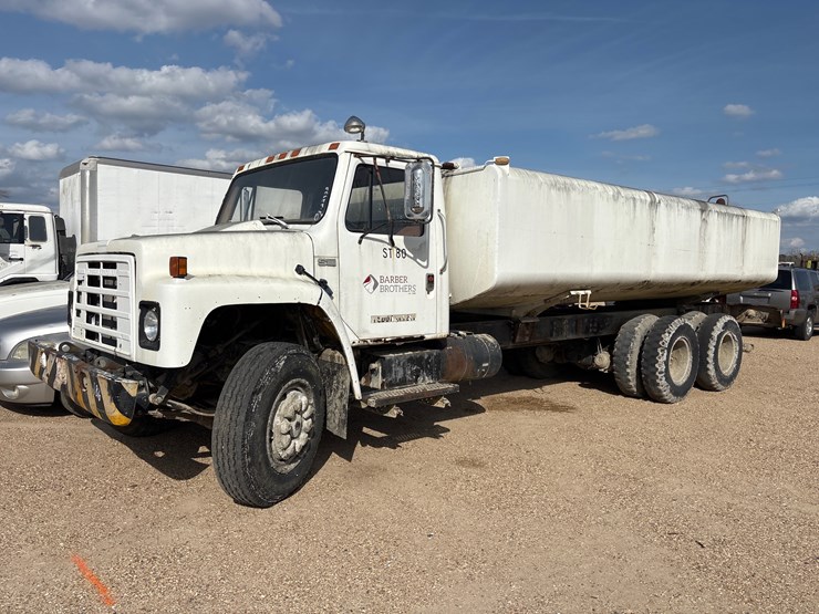 #32946-•-1988-international-water-truck-|-parts-or-repair-image-1