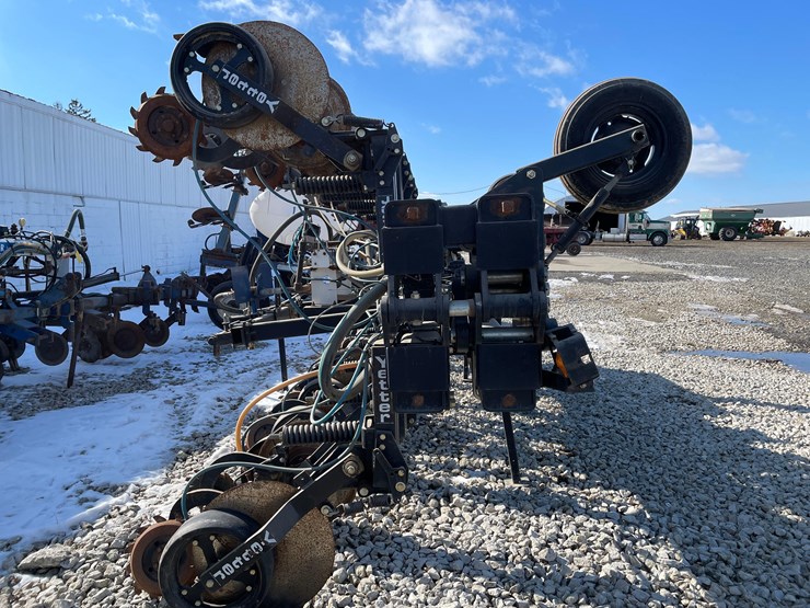 tag-#422,-45'-yetter-high-speed,-nh3-bar-image-17