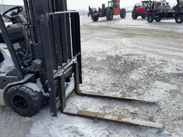 nissan-48"-forks-gray-forklift,-non-running-image-14